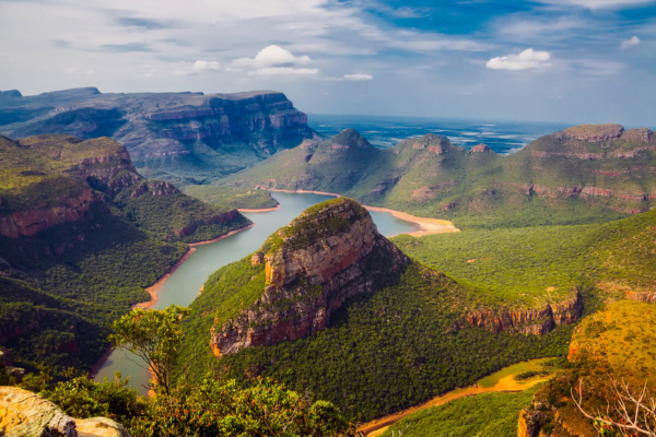 Roteiros Econômicos: Explore as Capitais da América do Sul com Minimalismo