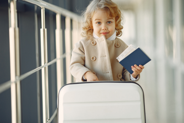 Minimalismo com Crianças: Dicas para Organizar uma Mala Compacta em Viagens em Família