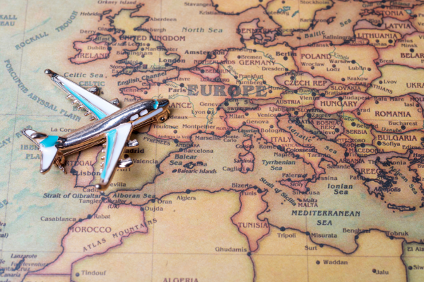   Viagem Minimalista pela Europa : Guia Prático para Explorar o Velho Continente com Liberdade